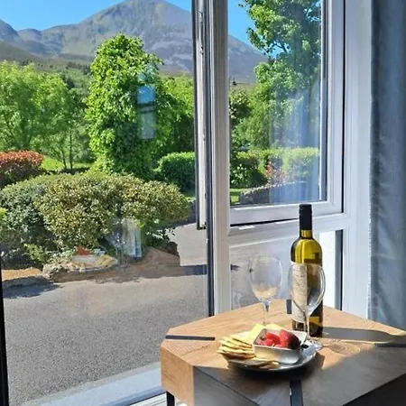- Sleeps 3 - Westport Free Parking Murrisk