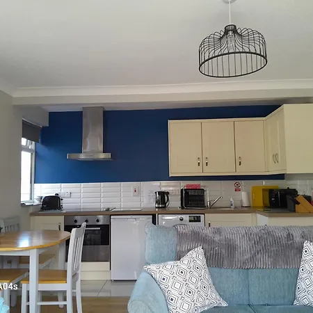 - Sleeps 3 - Westport Free Parking