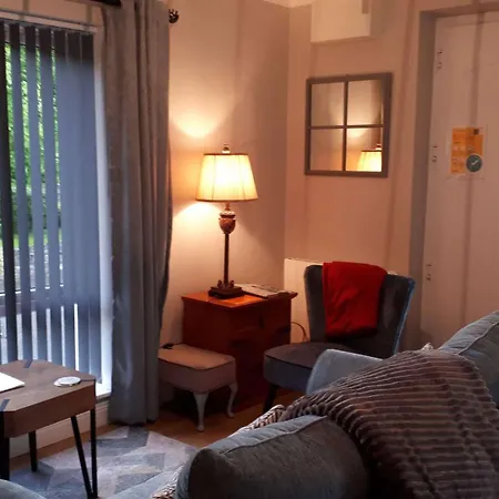 - Sleeps 3 - Westport Free Parking